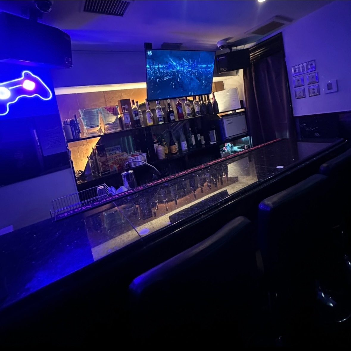 新宿・歌舞伎町 カラオケBAR&ダーツ KARAOKE & DARTS bar corazon 店内の様子 2
