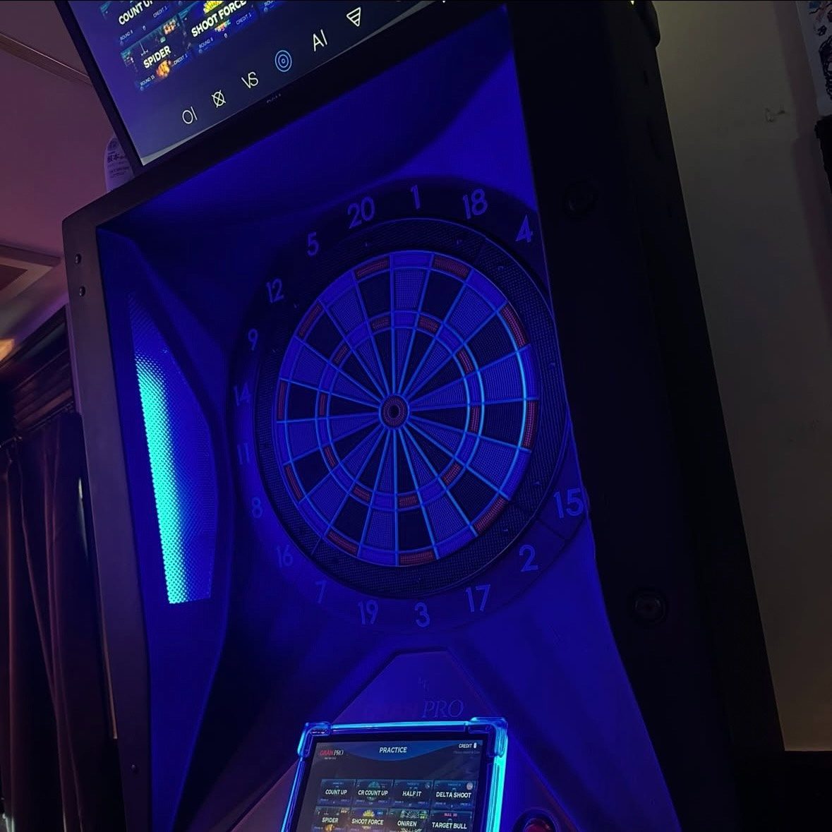 新宿・歌舞伎町 カラオケBAR&ダーツ KARAOKE & DARTS bar corazon 店内の様子 4